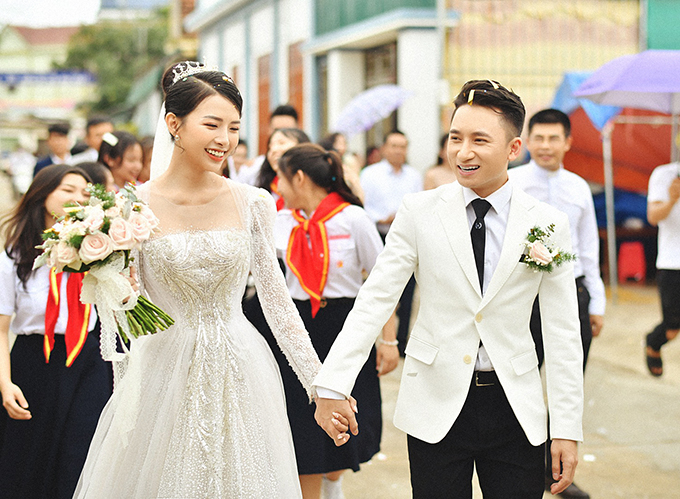 Ca Sĩ Phan Mạnh Quỳnh hoãn tiệc cưới